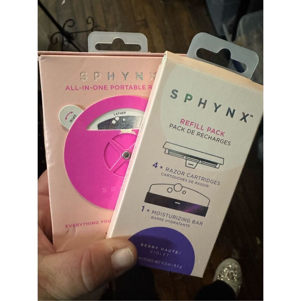 Sphynx All-in-One Women's Portable travel purse gym bag  Razor& refill